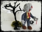 Preview: Zombie Waldemar mit Baum und Rabe (DE/EN)