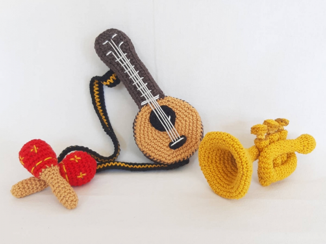 Gitarre, Trompete, Maracas (DE/EN/NL)