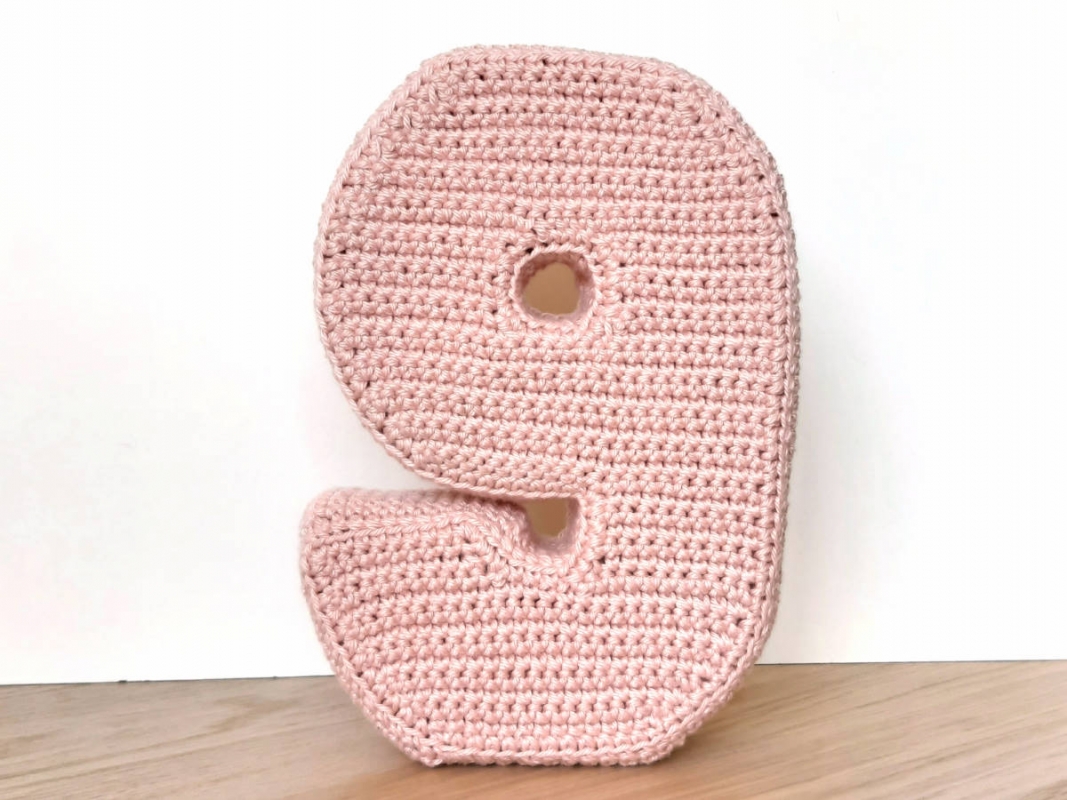 Nummer 9 (DE/EN)